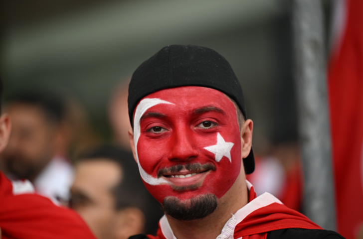 Almanya'daki Türkler milli maça hazır! Dortmund sokakları kırmızı-beyaz renge büründü, büyük coşku yaşanıyor… G4