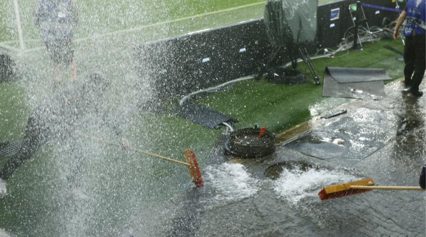 Montella'dan maç öncesi erteleme açıklaması! ''Umuyorum ki zemin bu yağmura dayanır"
