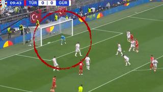 Türkiye - Gürcistan maçının başında saç baş yoldurtan pozisyon! ''40 yılda bir olur...''