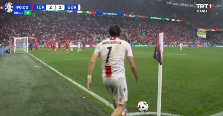 Gürcistan maçında tarihe geçecek karambol! Rakip kaleci ceza sahamıza geldi, saniyeler sonra topu ağlara gönderdik! G1