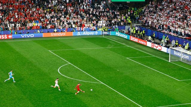 Gürcistan maçında tarihe geçecek karambol! Rakip kaleci ceza sahamıza geldi, saniyeler sonra topu ağlara gönderdik!