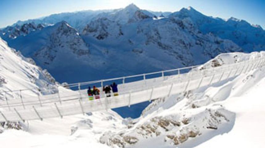 Avrupa'nın en y&uuml;ksek asma k&ouml;pr&uuml;s&uuml; a&ccedil;ıldı