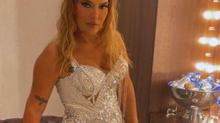 6 kilo yağ aldırdı 11 kilo verdi! Saçlarını sarıya boyattı! Demet Akalın sahne tarzıyla yine beğenilmedi