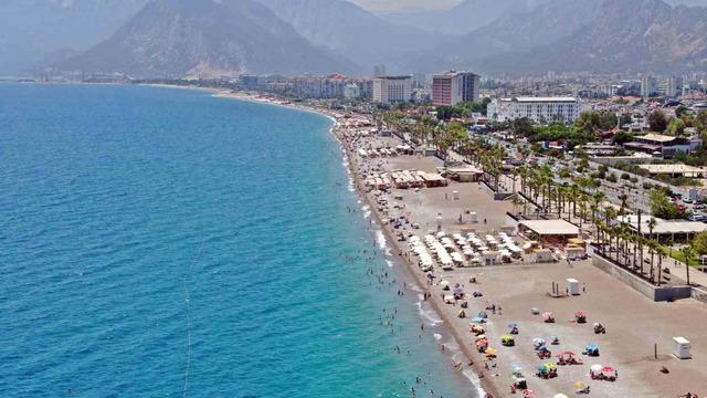 Bir günlük otel ücreti ile bir ay tatil yapıyorlar 'Mükemmel bir yer' Deniz yürüme mesafesinde... Yurt dışından ve şehir dışından geliyorlar
