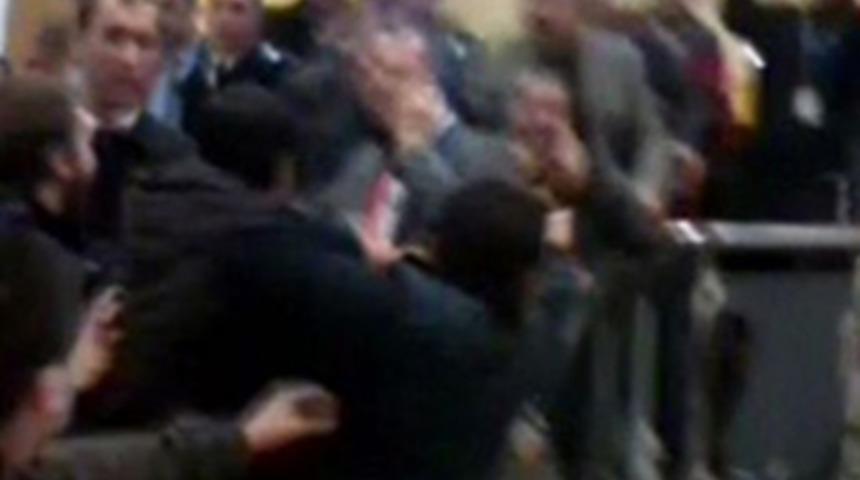 Bakan'a yumurtalı protesto