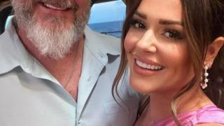 Aralarındaki yaş farkı gündem oldu! Kocası babasıyla hem yaşıt hem de adaş: Benim için sorun değil