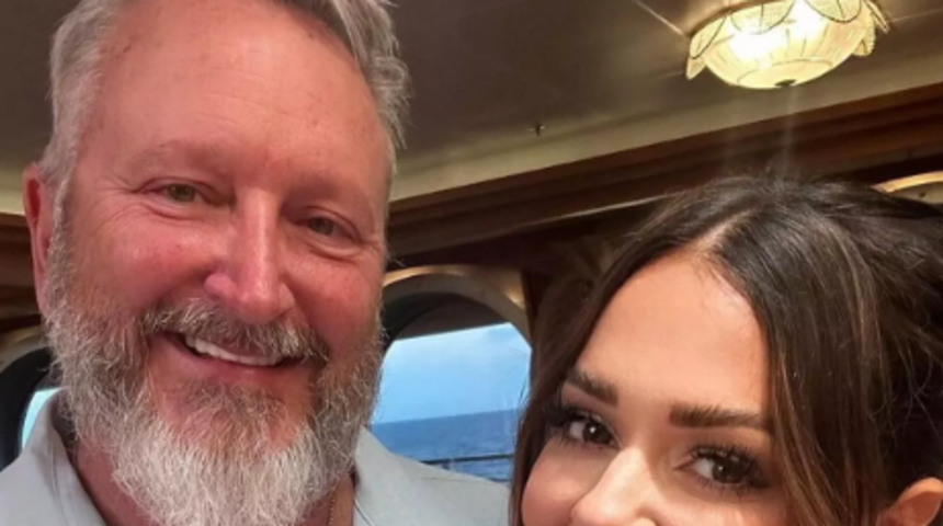 Aralarındaki yaş farkı gündem oldu! Kocası babasıyla hem yaşıt hem de adaş: "Benim için sorun değil"