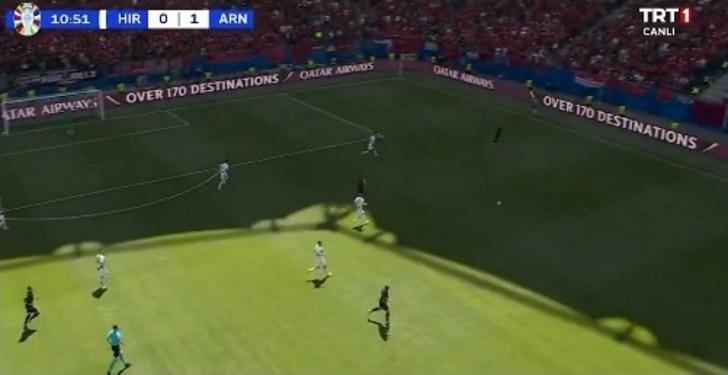 Hırvatistan'da Livakovic'ten çok büyük hata! Topu elinin altından kaçırdı... G2