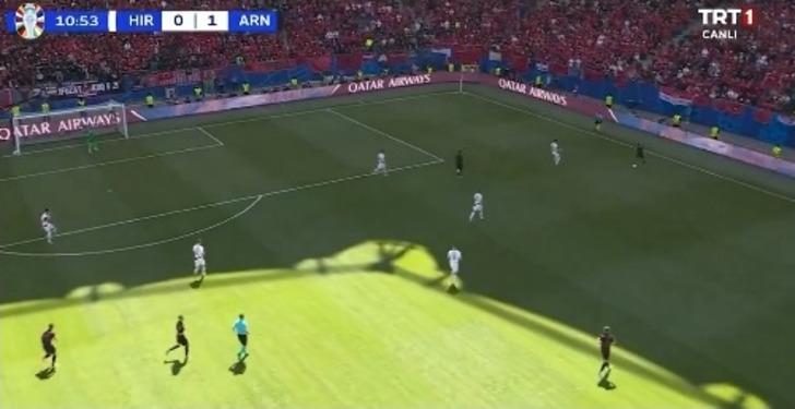 Hırvatistan'da Livakovic'ten çok büyük hata! Topu elinin altından kaçırdı... G3