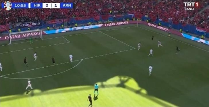 Hırvatistan'da Livakovic'ten çok büyük hata! Topu elinin altından kaçırdı... G5