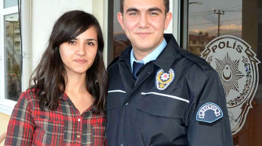 Polis telsizi anonsuyla evlilik teklifi