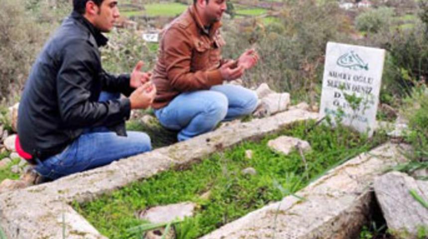 Kıyamet kopmasın diye dua ediyorlar!