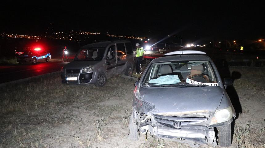 Erzincan’da hafif ticari araç ile otomobilin çarpıştığı kazada 5 kişi yaralandı