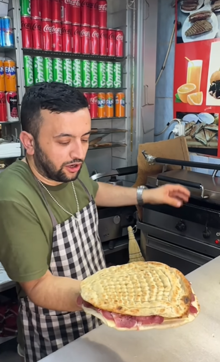 Kapalıçarşı'daki 500 TL'lik tost sosyal medyada gündem yarattı! Tırnak pide arasında kaşar, dil... "Bu tostu yiyeceğime 500 TL'yi yerim" G3