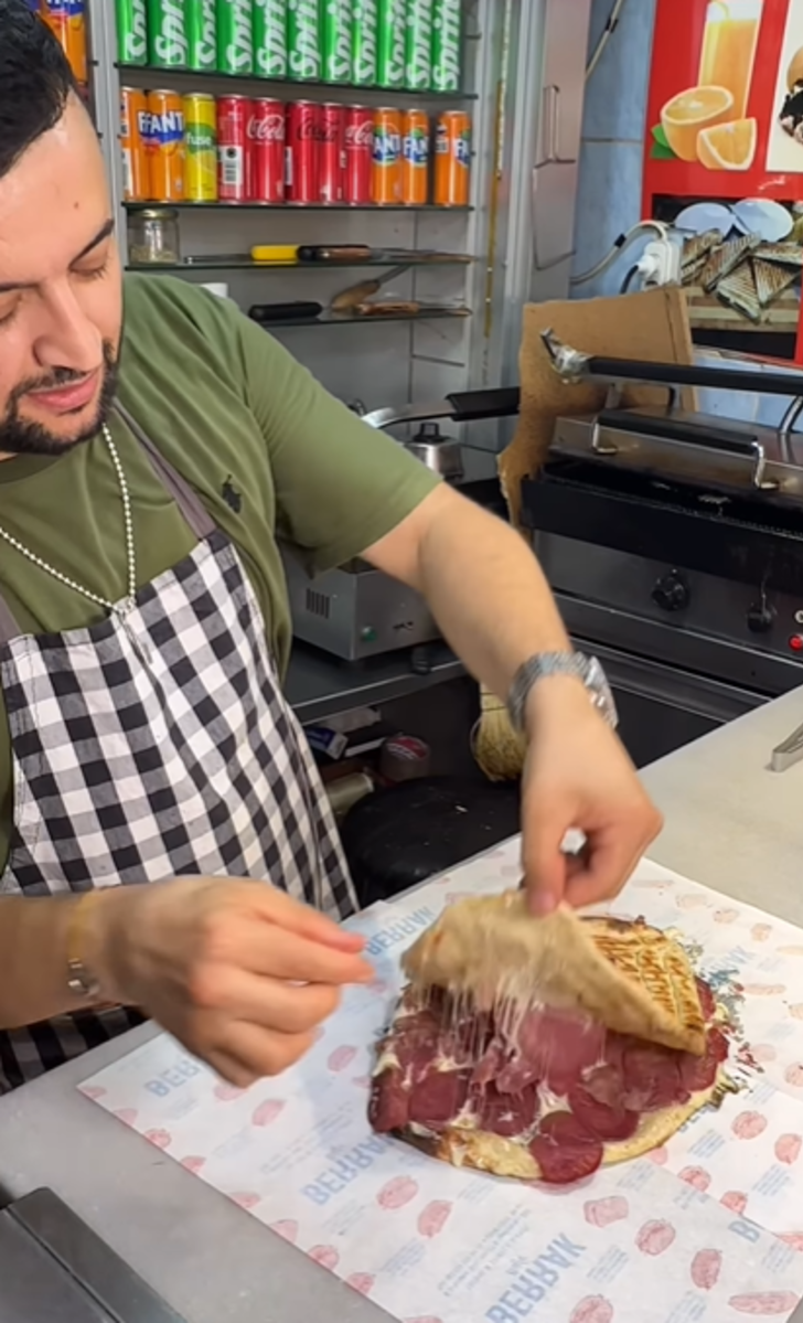 Kapalıçarşı'daki 500 TL'lik tost sosyal medyada gündem yarattı! Tırnak pide arasında kaşar, dil... "Bu tostu yiyeceğime 500 TL'yi yerim" G4