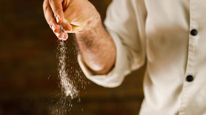 Fabrikada yemek yiyen 15 işçi hastanelik oldu! Korkunç iddia... Tuz yerine bakın ne atmışlar