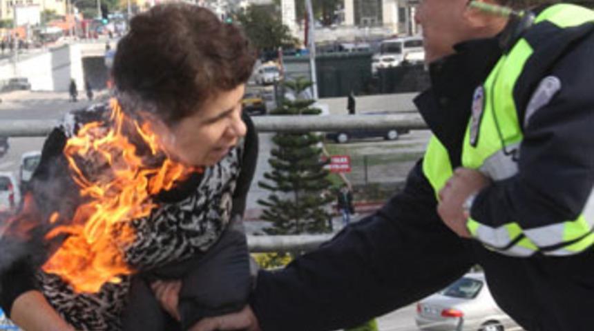 Şiddet g&ouml;ren kadın kendisini yaktı