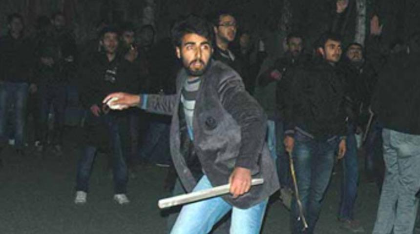 Ak sa&ccedil;lı y&ouml;nlendirdi, &uuml;niversite karıştı!