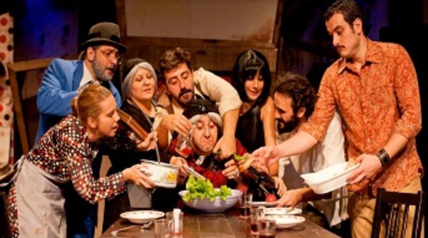 "Babaannem 100 Yaşında" Afife Jale Sahnesinde