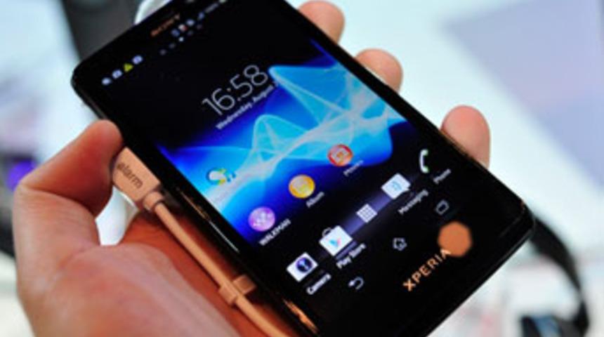 Sony yeni modeli i&ccedil;in Samsung&rsquo;la el sıkıştı!