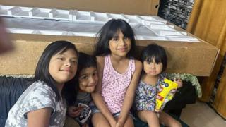 Annelerinin evde yalnız bıraktığı dört kardeş çıkan yangında hayatını kaybetti! Cansız bedenleri birbirlerine sarılmış halde buldu