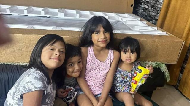 Annelerinin evde yalnız bıraktığı dört kardeş çıkan yangında hayatını kaybetti! Cansız bedenleri birbirlerine sarılmış halde buldu