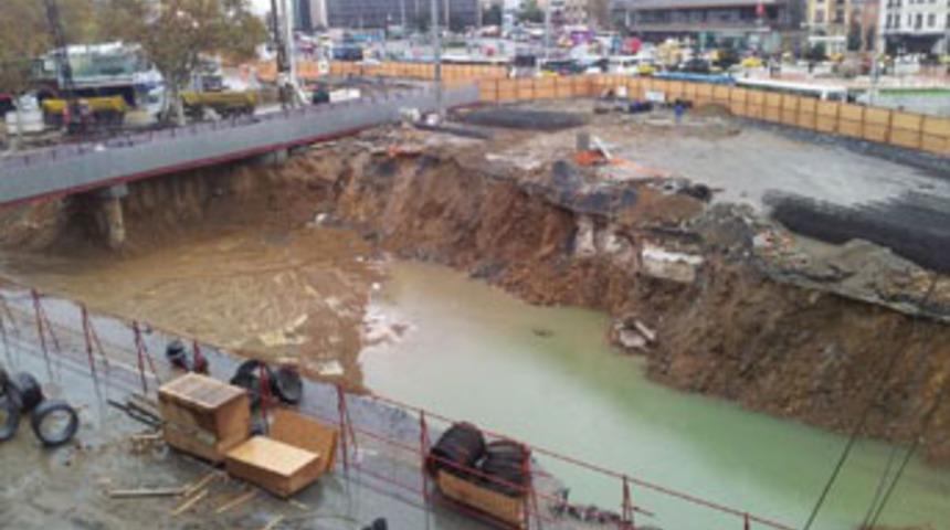 Taksim'de doğalgaz borusu patladı