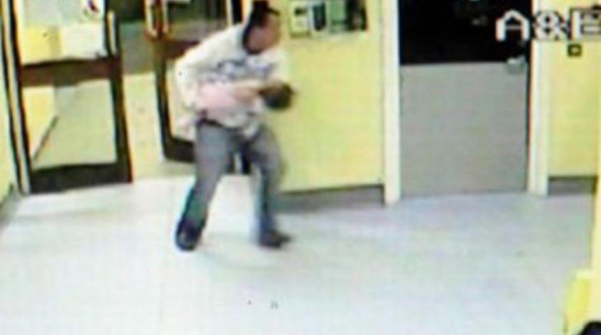 15 aylık üvey evladına işkence etti