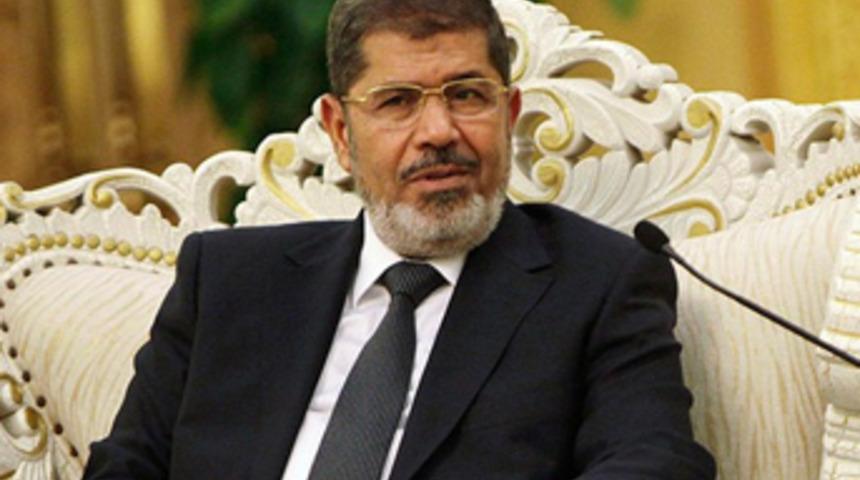 Mursi siyasi partilerle görüşecek