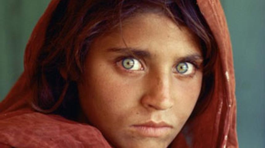 'Afgan kızı' fotoğrafı rekor fiyata satıldı