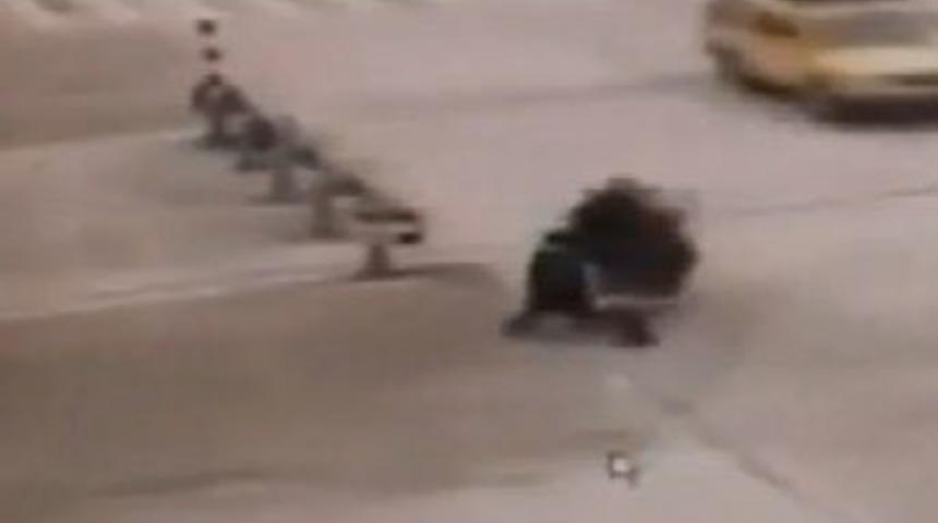 &Ccedil;inli kadın b&ouml;yle s&uuml;r&uuml;klendi