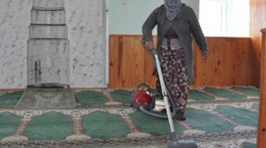 Eşini d&ouml;ven kadına cami temizleme cezası!