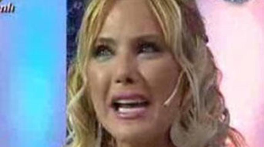 Ağlayarak a&ccedil;ıkladı!