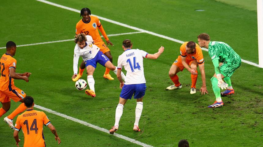 EURO 2024'te Fransa-Hollanda maçı golsüz eşitlikle sona erdi!