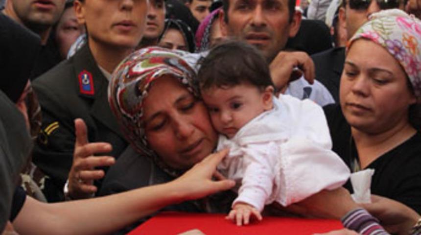 6 aylık Nida’dan şehit babaya son dokunuş