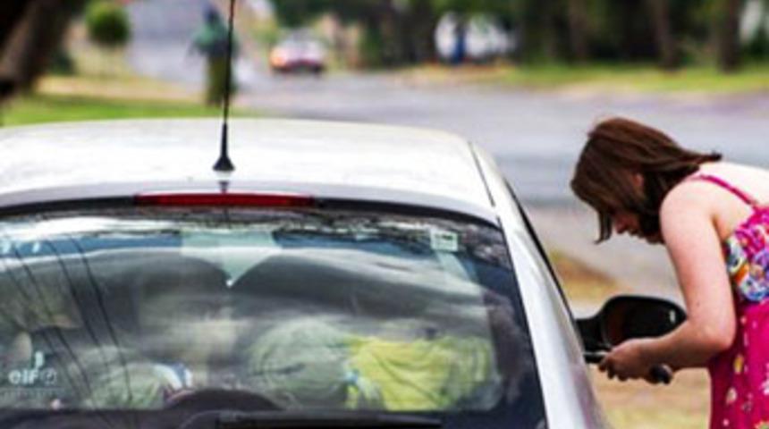 19 &ccedil;ocuğu arabasına tıkan &ouml;ğretmene ceza