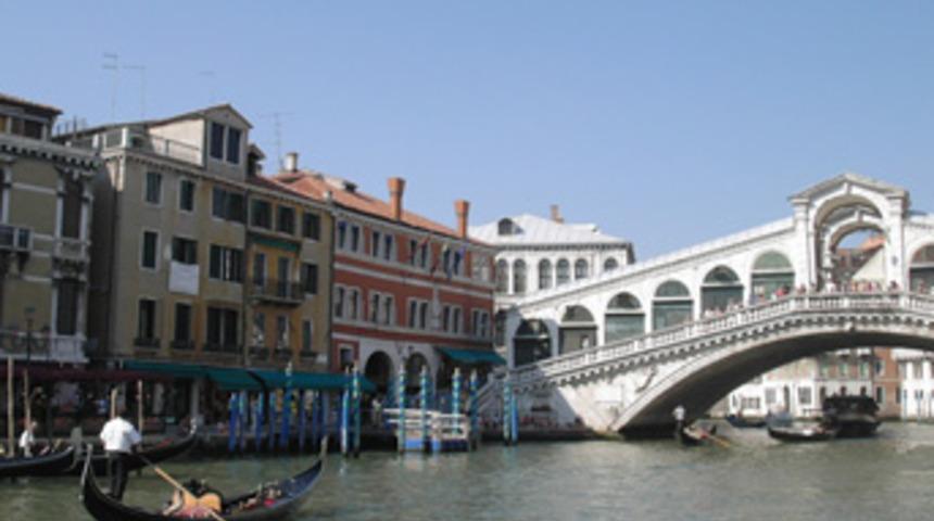 İtalya'da a&ccedil;lık &ccedil;ılgına &ccedil;evirdi!