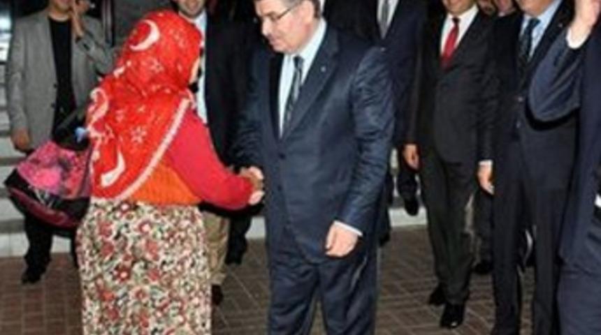 Yaşlı kadın Bakan Şahin’i tanımayınca...