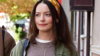 “Kod Adı Kırlangıç” dizisinin başrol oyuncusu Gizem Arıkan evlendi... Oyuncunun üstü işlemeli sade gelinliği dikkat çekti!