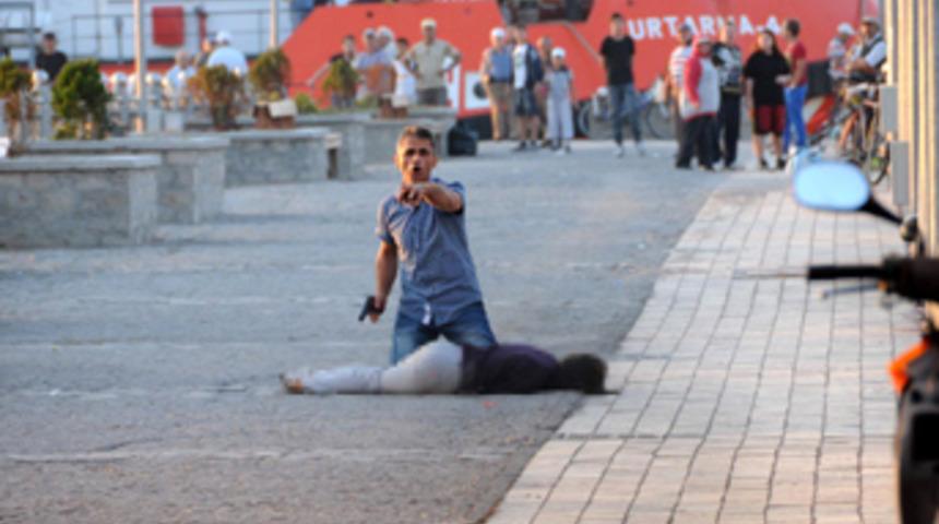 Silahı başına dayadı, tetiği &ccedil;ekti