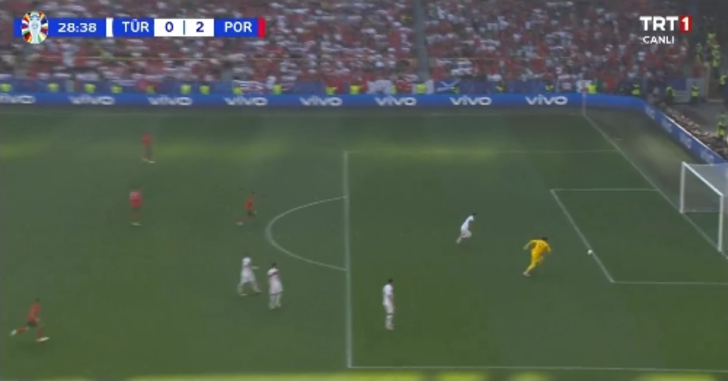 Milli Takımdan tarihe geçecek hata! Portekiz bile beklemediği o anda Samet Akaydin topu kendi kalesine gönderdi... G5
