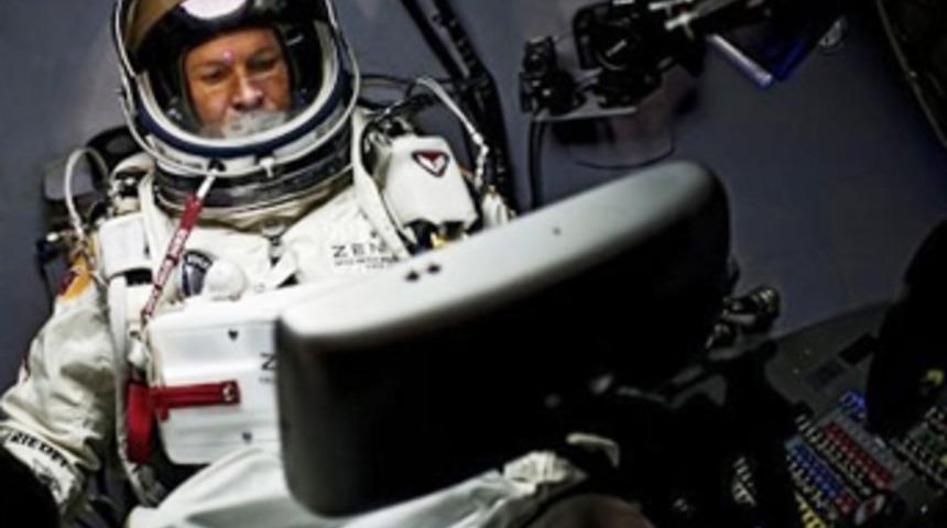 Uzaydan atlayış r&uuml;zgara takıldı