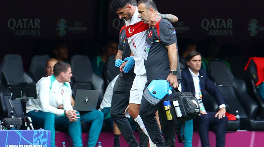 Milli takımda birde sakatlık şoku! Samet Akaydın oyuna devam edemedi, Çekya maçında...