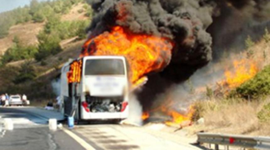 Otoyolda alev alev yandı