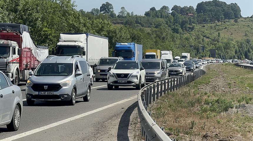 Tatilciler dönüş yolunda! İstanbul yönünde yoğunluk yaşanıyor