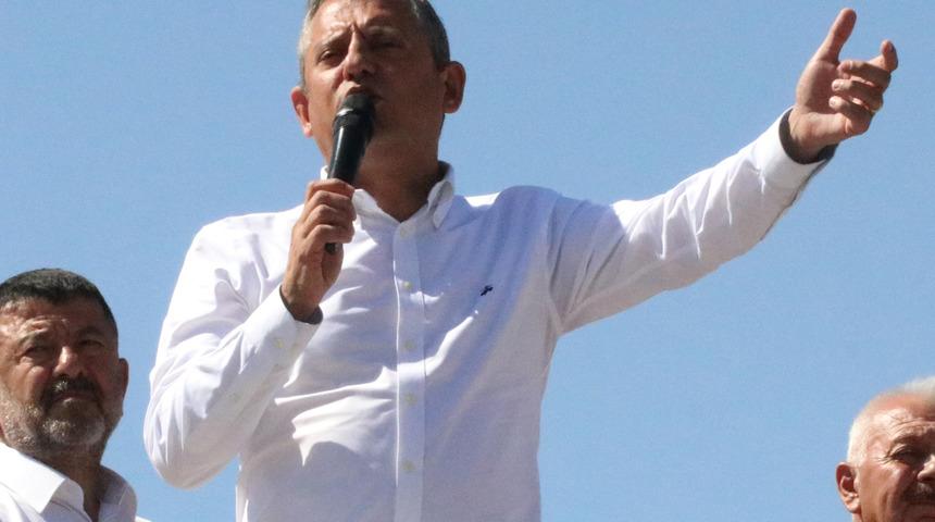 ‘Mehmet Şimşek para vermiyor’ Özgür Özel’den çok konuşulacak asgari ücret ve emekli maaşı çıkışı!