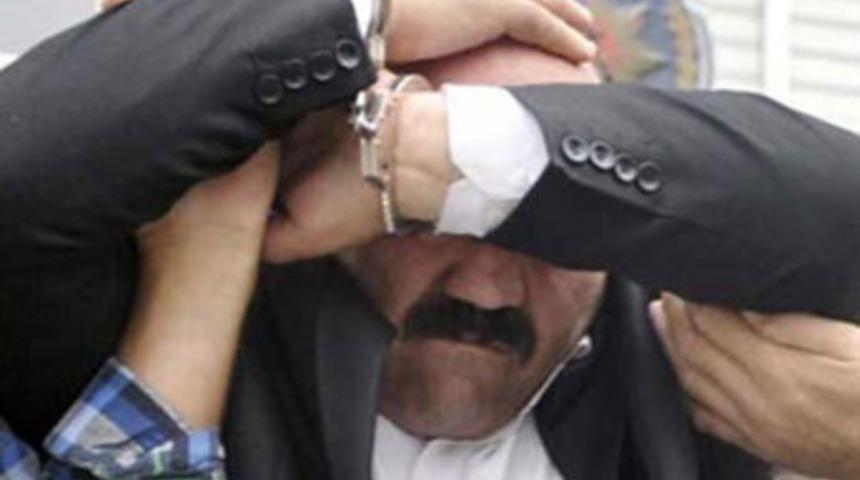 Polisi g&ouml;r&uuml;nce parayı yuttu