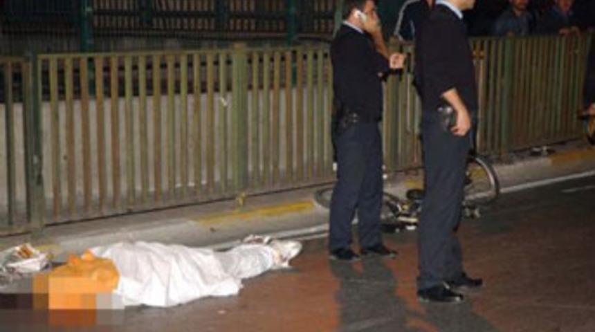 Bisikletli sürücüyü öldürüp kaçtı