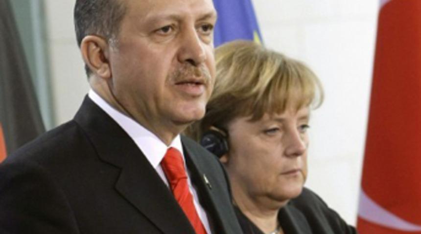 Erdoğan: A&ccedil;lık grevi yok, şov yapıyorlar