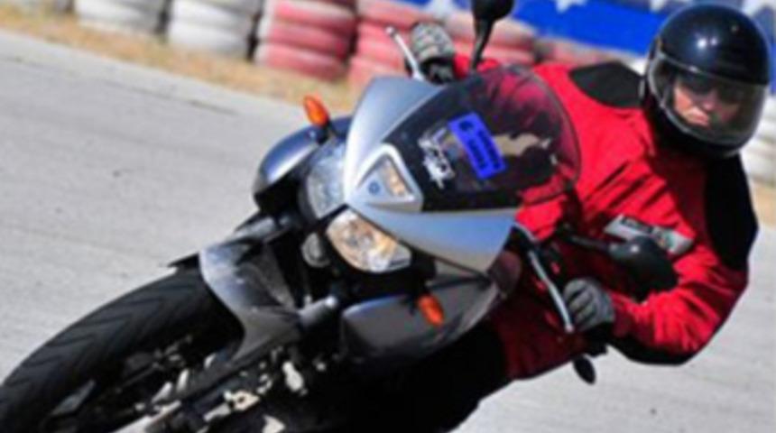 K&ouml;peğe &ccedil;arpmamak i&ccedil;in canından oldu